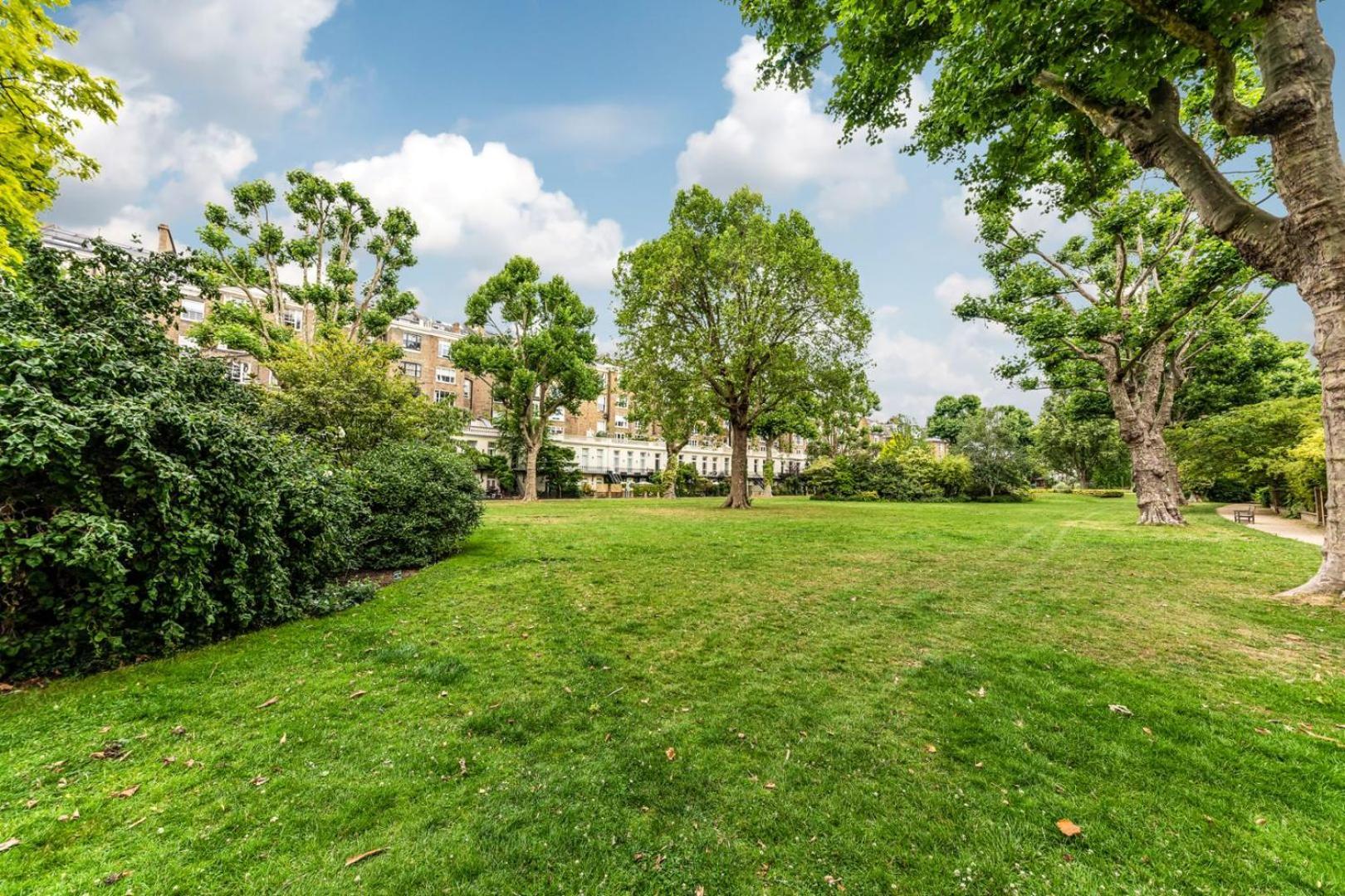 Luxury 3 Bedrooms In *